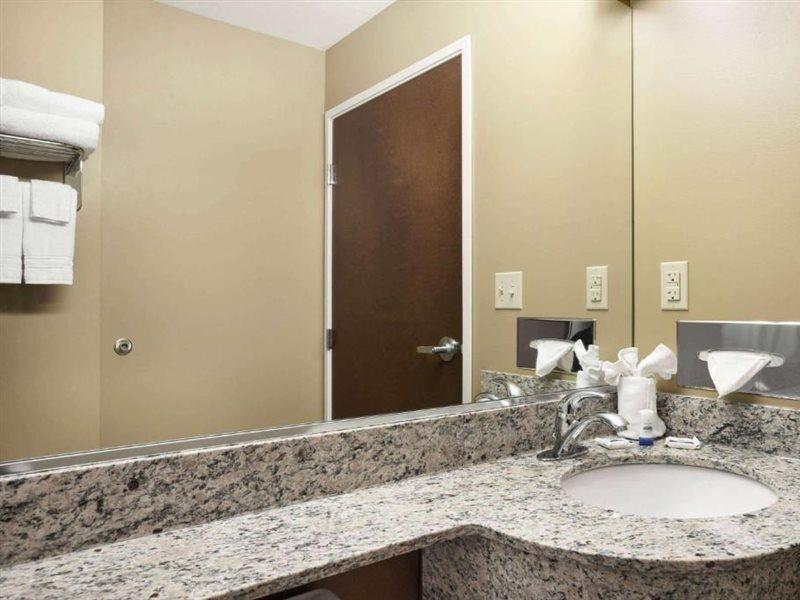 Microtel Inn & Suites By Wyndham Cambridge Luaran gambar